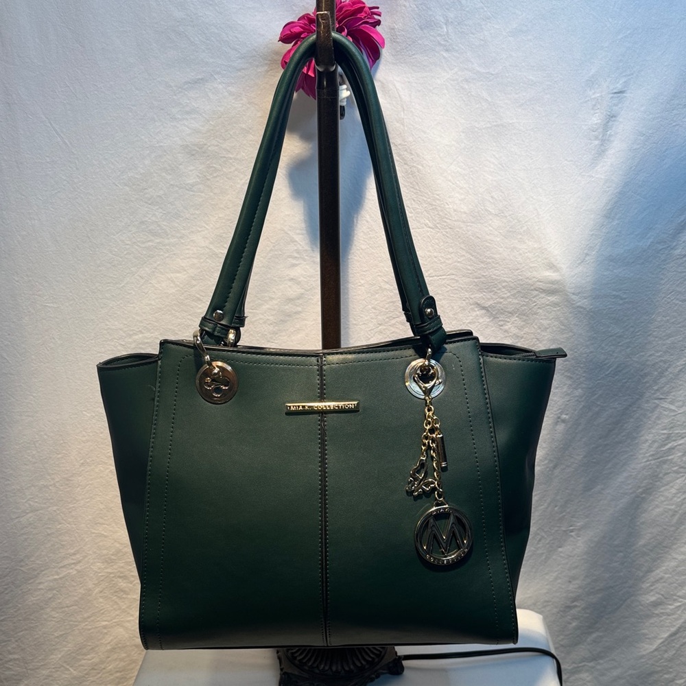 Mia K. Chic Green Tote with Gold Details